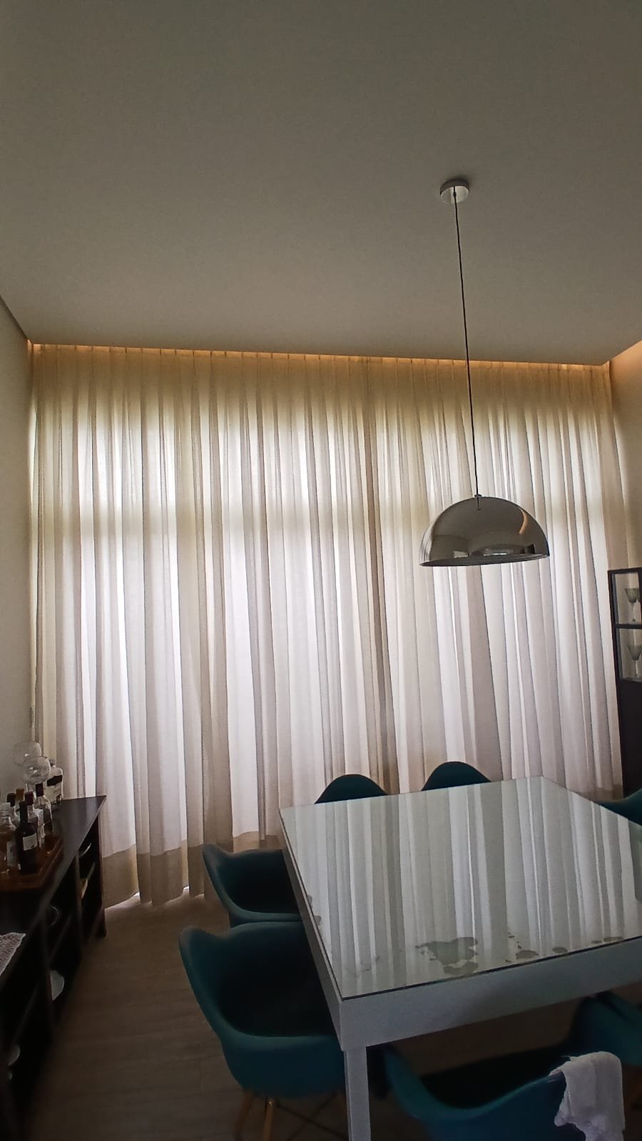 Cortina sob medida em sala de jantar